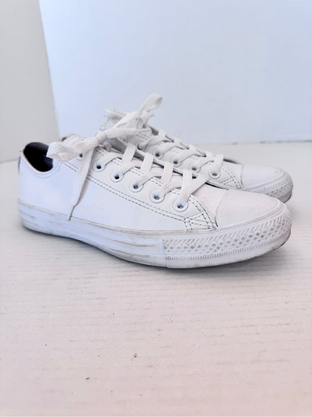 Unisex Converse Chuck Taylor All Star Ox Leather White, Size 6M/8W